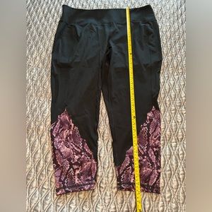 LIVI active black and pink.crop athletic pants 22/24